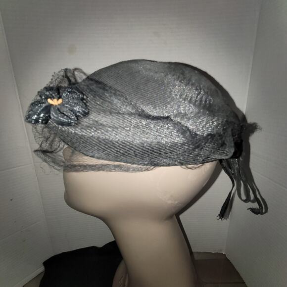 Vintage Black Pillbox Hat Veil 1940s 50s Noir Goth Mourning Pinup Rockabilly main image 3